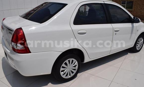 Acheter Occasion Voiture Toyota Etios Blanc à Beitbridge, Matabeleland South Acheter Occasion Voiture Toyota Etios Blanc à Beitbridge, Matabeleland South