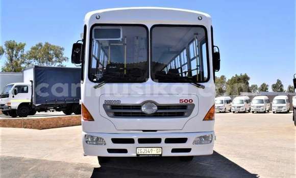 Buy Used Hino 300 Series White Truck in Beitbridge in Matabeleland South Buy Used Hino 300 Series White Truck in Beitbridge in Matabeleland South