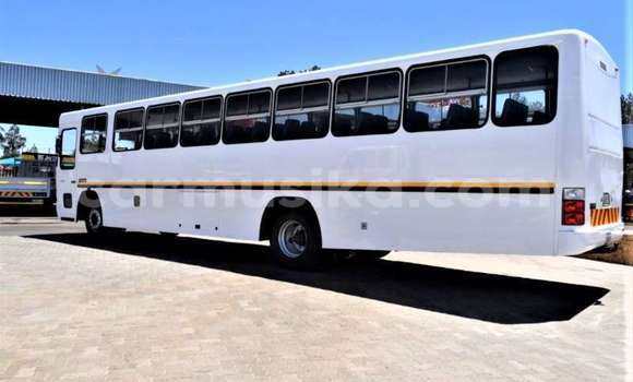 Buy Used Hino 300 Series White Truck in Beitbridge in Matabeleland South Buy Used Hino 300 Series White Truck in Beitbridge in Matabeleland South