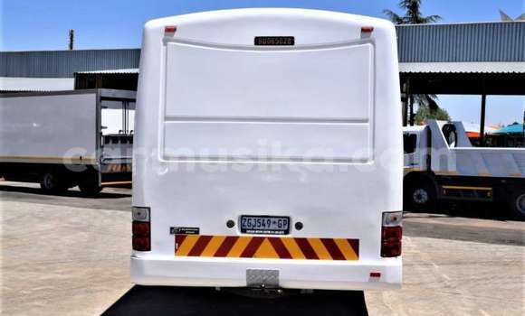 Buy Used Hino 300 Series White Truck in Beitbridge in Matabeleland South Buy Used Hino 300 Series White Truck in Beitbridge in Matabeleland South