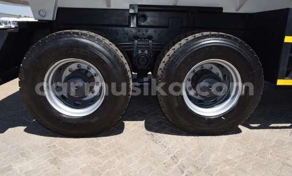 Acheter Occasion Utilitaire Mercedes‒Benz 1824 Blanc à Beitbridge, Matabeleland South Acheter Occasion Utilitaire Mercedes‒Benz 1824 Blanc à Beitbridge, Matabeleland South