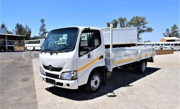 Buy Used Toyota Dyna White Car in Beitbridge in Matabeleland South Buy Used Toyota Dyna White Car in Beitbridge in Matabeleland South