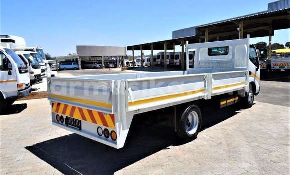 Buy Used Toyota Dyna White Car in Beitbridge in Matabeleland South Buy Used Toyota Dyna White Car in Beitbridge in Matabeleland South