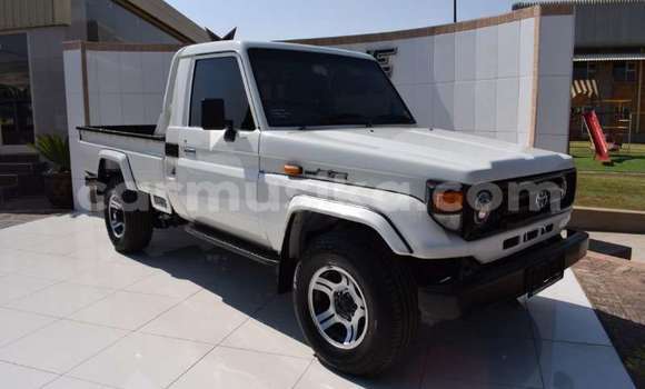 Acheter Occasion Voiture Toyota Land Cruiser Blanc à Beitbridge, Matabeleland South Acheter Occasion Voiture Toyota Land Cruiser Blanc à Beitbridge, Matabeleland South
