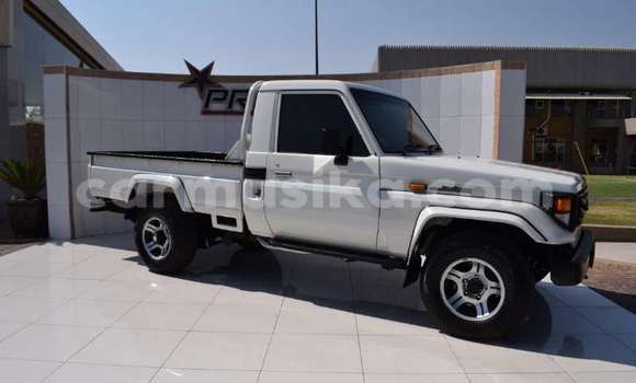 Acheter Occasion Voiture Toyota Land Cruiser Blanc à Beitbridge, Matabeleland South Acheter Occasion Voiture Toyota Land Cruiser Blanc à Beitbridge, Matabeleland South