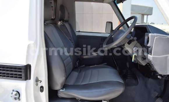 Acheter Occasion Voiture Toyota Land Cruiser Blanc à Beitbridge, Matabeleland South Acheter Occasion Voiture Toyota Land Cruiser Blanc à Beitbridge, Matabeleland South