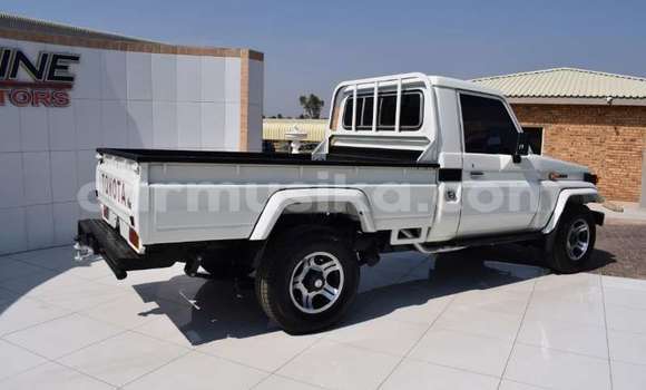 Acheter Occasion Voiture Toyota Land Cruiser Blanc à Beitbridge, Matabeleland South Acheter Occasion Voiture Toyota Land Cruiser Blanc à Beitbridge, Matabeleland South