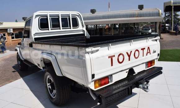 Acheter Occasion Voiture Toyota Land Cruiser Blanc à Beitbridge, Matabeleland South Acheter Occasion Voiture Toyota Land Cruiser Blanc à Beitbridge, Matabeleland South