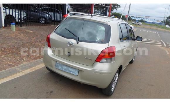Acheter Occasion Voiture Toyota Yaris Gris à Beitbridge, Matabeleland South Acheter Occasion Voiture Toyota Yaris Gris à Beitbridge, Matabeleland South