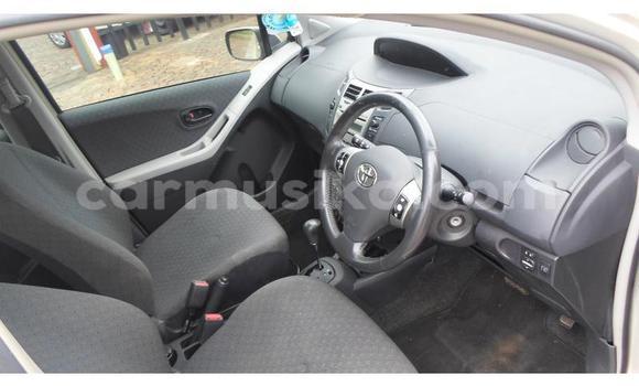 Acheter Occasion Voiture Toyota Yaris Gris à Beitbridge, Matabeleland South Acheter Occasion Voiture Toyota Yaris Gris à Beitbridge, Matabeleland South
