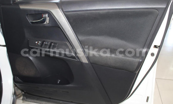 Buy Used Toyota RAV4 White Car in Beitbridge in Matabeleland South Buy Used Toyota RAV4 White Car in Beitbridge in Matabeleland South