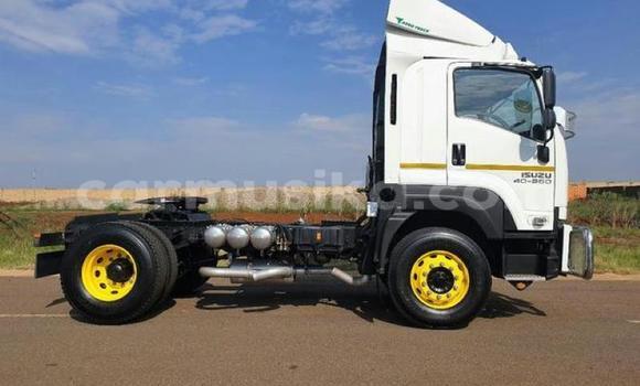 Acheter Occasion Utilitaire Isuzu FTR 850 Blanc à Beitbridge, Matabeleland South Acheter Occasion Utilitaire Isuzu FTR 850 Blanc à Beitbridge, Matabeleland South