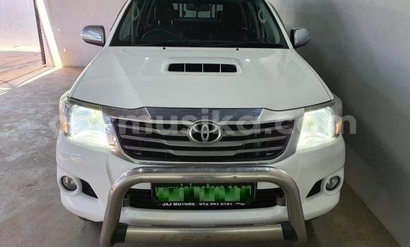 Buy Used Toyota Hilux White Car in Beitbridge in Matabeleland South Buy Used Toyota Hilux White Car in Beitbridge in Matabeleland South
