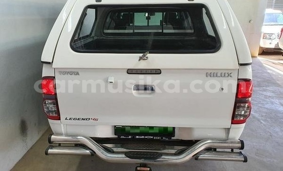 Buy Used Toyota Hilux White Car in Beitbridge in Matabeleland South Buy Used Toyota Hilux White Car in Beitbridge in Matabeleland South