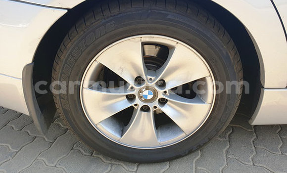 Nunua Ilio tumika BMW 326 Fedha Gari ndani ya Beitbridge nchini Matabeleland Kusini Nunua Ilio tumika BMW 326 Fedha Gari ndani ya Beitbridge nchini Matabeleland Kusini