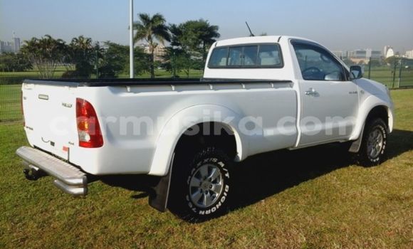 Nunua Ilio tumika Toyota Hilux Nyeupe Gari ndani ya Beitbridge nchini Matabeleland Kusini Nunua Ilio tumika Toyota Hilux Nyeupe Gari ndani ya Beitbridge nchini Matabeleland Kusini