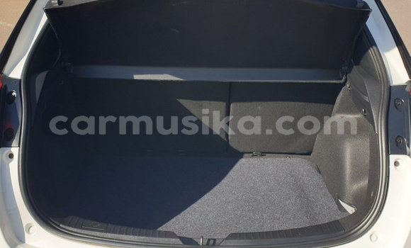 Buy Used Toyota Yaris White Car in Beitbridge in Matabeleland South Buy Used Toyota Yaris White Car in Beitbridge in Matabeleland South