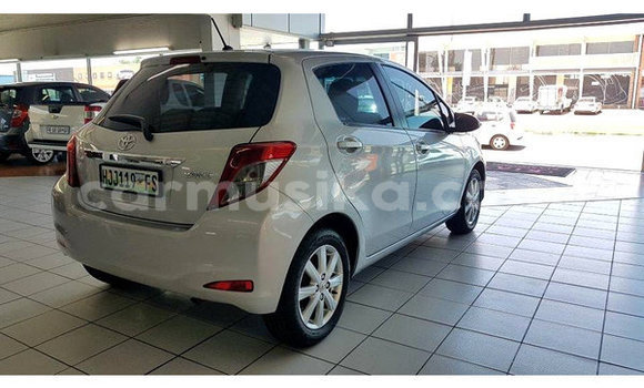Acheter Occasion Voiture Toyota Yaris Gris à Beitbridge, Matabeleland South Acheter Occasion Voiture Toyota Yaris Gris à Beitbridge, Matabeleland South