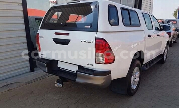 Tenga Tsaru Toyota Hilux Chena Mota in Beitbridge in Matabeleland South Tenga Tsaru Toyota Hilux Chena Mota in Beitbridge in Matabeleland South