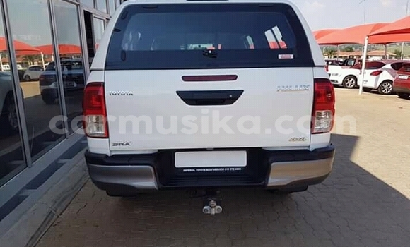 Tenga Tsaru Toyota Hilux Chena Mota in Beitbridge in Matabeleland South Tenga Tsaru Toyota Hilux Chena Mota in Beitbridge in Matabeleland South