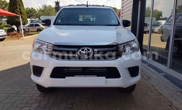 Tenga Tsaru Toyota Hilux Chena Mota in Beitbridge in Matabeleland South Tenga Tsaru Toyota Hilux Chena Mota in Beitbridge in Matabeleland South