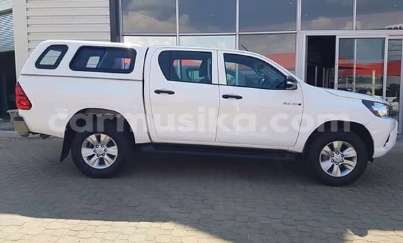 Tenga Tsaru Toyota Hilux Chena Mota in Beitbridge in Matabeleland South Tenga Tsaru Toyota Hilux Chena Mota in Beitbridge in Matabeleland South