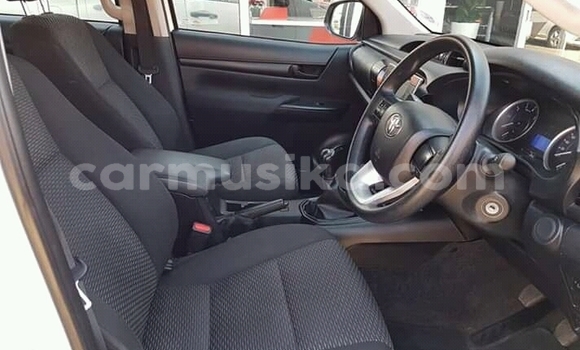 Tenga Tsaru Toyota Hilux Chena Mota in Beitbridge in Matabeleland South Tenga Tsaru Toyota Hilux Chena Mota in Beitbridge in Matabeleland South