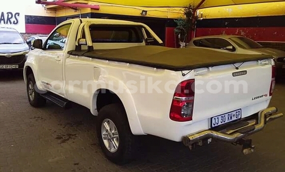 Nunua Ilio tumika Toyota Hilux Nyeupe Gari ndani ya Beitbridge nchini Matabeleland Kusini Nunua Ilio tumika Toyota Hilux Nyeupe Gari ndani ya Beitbridge nchini Matabeleland Kusini