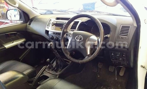 Nunua Ilio tumika Toyota Hilux Nyeupe Gari ndani ya Beitbridge nchini Matabeleland Kusini Nunua Ilio tumika Toyota Hilux Nyeupe Gari ndani ya Beitbridge nchini Matabeleland Kusini