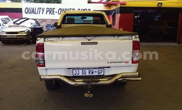 Nunua Ilio tumika Toyota Hilux Nyeupe Gari ndani ya Beitbridge nchini Matabeleland Kusini Nunua Ilio tumika Toyota Hilux Nyeupe Gari ndani ya Beitbridge nchini Matabeleland Kusini