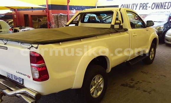 Nunua Ilio tumika Toyota Hilux Nyeupe Gari ndani ya Beitbridge nchini Matabeleland Kusini Nunua Ilio tumika Toyota Hilux Nyeupe Gari ndani ya Beitbridge nchini Matabeleland Kusini