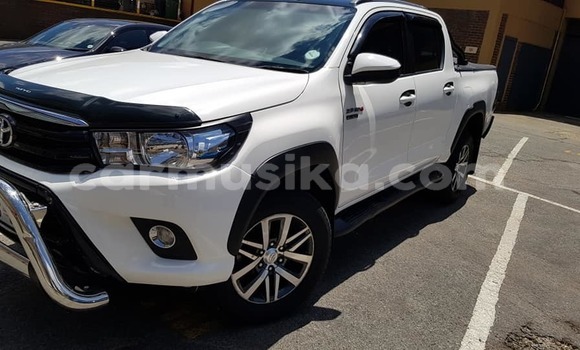 Tenga Tsaru Toyota Hilux Chena Mota in Beitbridge in Matabeleland South Tenga Tsaru Toyota Hilux Chena Mota in Beitbridge in Matabeleland South
