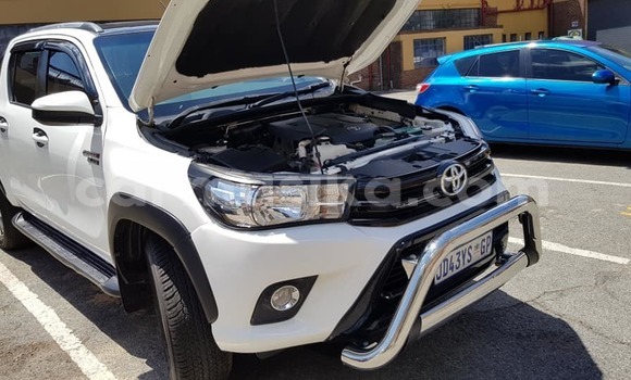 Tenga Tsaru Toyota Hilux Chena Mota in Beitbridge in Matabeleland South Tenga Tsaru Toyota Hilux Chena Mota in Beitbridge in Matabeleland South