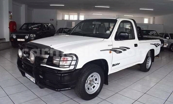 Tenga Tsaru Toyota Hilux Chena Mota in Beitbridge in Matabeleland South Tenga Tsaru Toyota Hilux Chena Mota in Beitbridge in Matabeleland South
