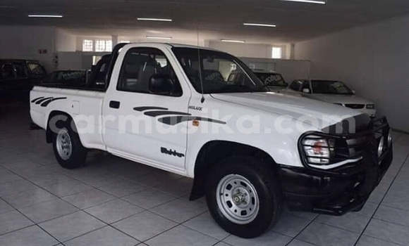 Tenga Tsaru Toyota Hilux Chena Mota in Beitbridge in Matabeleland South Tenga Tsaru Toyota Hilux Chena Mota in Beitbridge in Matabeleland South