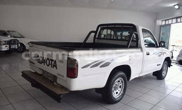 Tenga Tsaru Toyota Hilux Chena Mota in Beitbridge in Matabeleland South Tenga Tsaru Toyota Hilux Chena Mota in Beitbridge in Matabeleland South