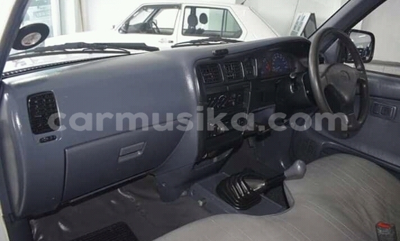 Tenga Tsaru Toyota Hilux Chena Mota in Beitbridge in Matabeleland South Tenga Tsaru Toyota Hilux Chena Mota in Beitbridge in Matabeleland South