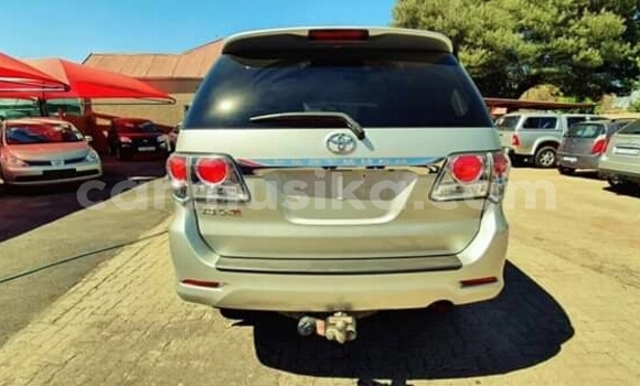Tenga Tsaru Toyota Fortuner Zvimwe Mota in Beitbridge in Matabeleland South Tenga Tsaru Toyota Fortuner Zvimwe Mota in Beitbridge in Matabeleland South