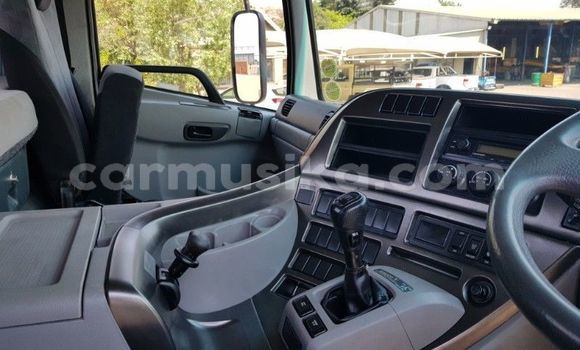 Acheter Occasion Utilitaire Nissan UD Blanc à Harare, Harare Acheter Occasion Utilitaire Nissan UD Blanc à Harare, Harare