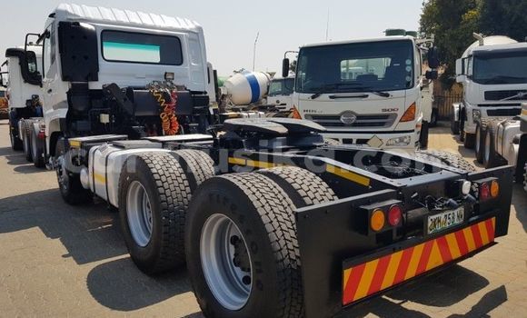 Acheter Occasion Utilitaire Nissan UD Blanc à Harare, Harare Acheter Occasion Utilitaire Nissan UD Blanc à Harare, Harare