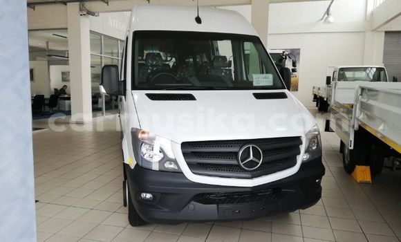 Acheter Occasion Utilitaire Mercedes‒Benz MB100 Blanc à Harare, Harare Acheter Occasion Utilitaire Mercedes‒Benz MB100 Blanc à Harare, Harare