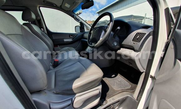 Tenga Tsaru Hyundai H1 Chena Mota in Beitbridge in Matabeleland South Tenga Tsaru Hyundai H1 Chena Mota in Beitbridge in Matabeleland South