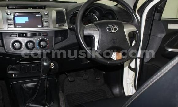 Buy Used Toyota Hilux White Car in Beitbridge in Matabeleland South Buy Used Toyota Hilux White Car in Beitbridge in Matabeleland South