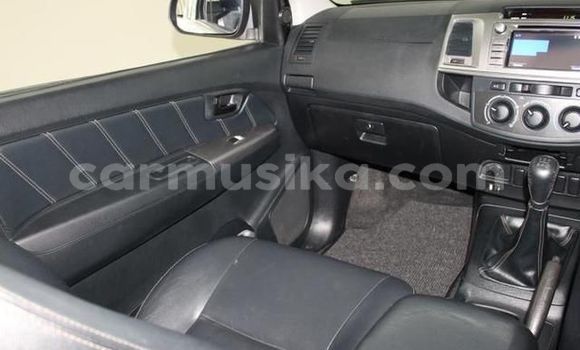 Buy Used Toyota Hilux White Car in Beitbridge in Matabeleland South Buy Used Toyota Hilux White Car in Beitbridge in Matabeleland South