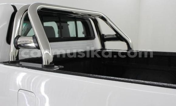 Buy Used Toyota Hilux White Car in Beitbridge in Matabeleland South Buy Used Toyota Hilux White Car in Beitbridge in Matabeleland South