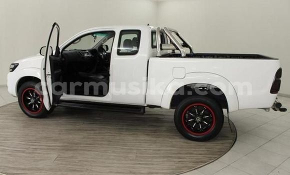 Buy Used Toyota Hilux White Car in Beitbridge in Matabeleland South Buy Used Toyota Hilux White Car in Beitbridge in Matabeleland South