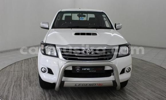 Buy Used Toyota Hilux White Car in Beitbridge in Matabeleland South Buy Used Toyota Hilux White Car in Beitbridge in Matabeleland South
