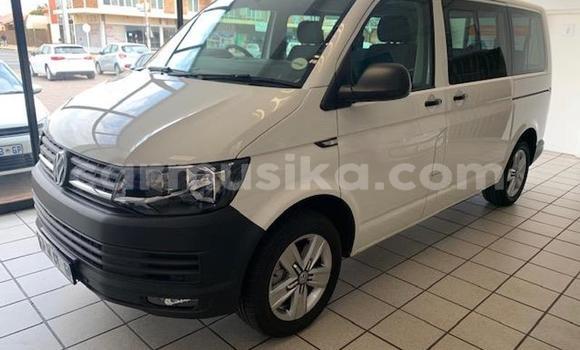 Buy Used Volkswagen Transporter White Car in Beitbridge in Matabeleland South Buy Used Volkswagen Transporter White Car in Beitbridge in Matabeleland South