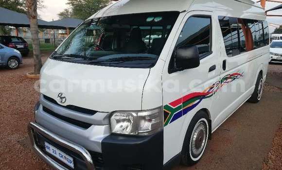 Nunua Ilio tumika Toyota Hiace Nyeupe Gari ndani ya Beitbridge nchini Matabeleland Kusini Nunua Ilio tumika Toyota Hiace Nyeupe Gari ndani ya Beitbridge nchini Matabeleland Kusini