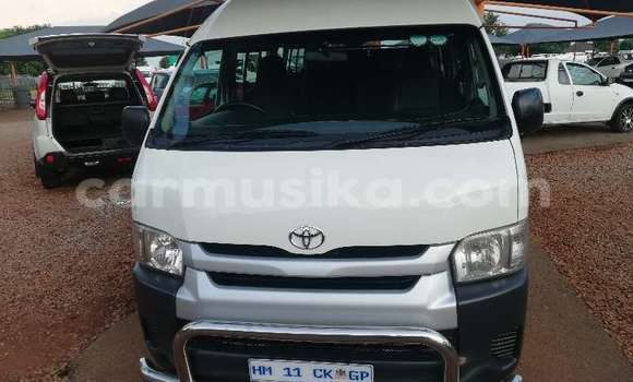 Nunua Ilio tumika Toyota Hiace Nyeupe Gari ndani ya Beitbridge nchini Matabeleland Kusini Nunua Ilio tumika Toyota Hiace Nyeupe Gari ndani ya Beitbridge nchini Matabeleland Kusini
